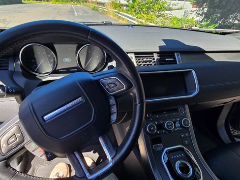 Used 2018 Land Rover Range Rover Evoque Landmark Edition image 6