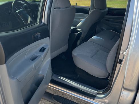 Used 2014 Toyota Tacoma PreRunner w/ SR5 Package image 13