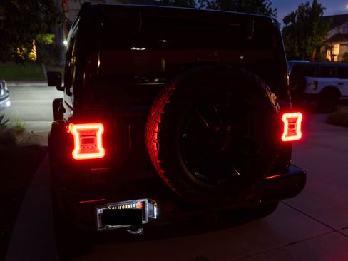 Used 2020 Jeep Wrangler Unlimited Sahara AWD/4WD image 26