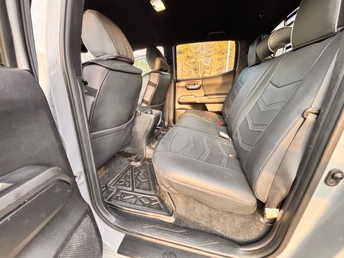 Used 2019 Toyota Tacoma TRD Sport image 21