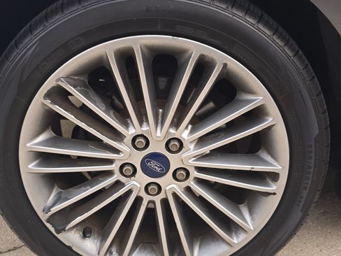 Used 2013 Ford Fusion SE FWD image 29