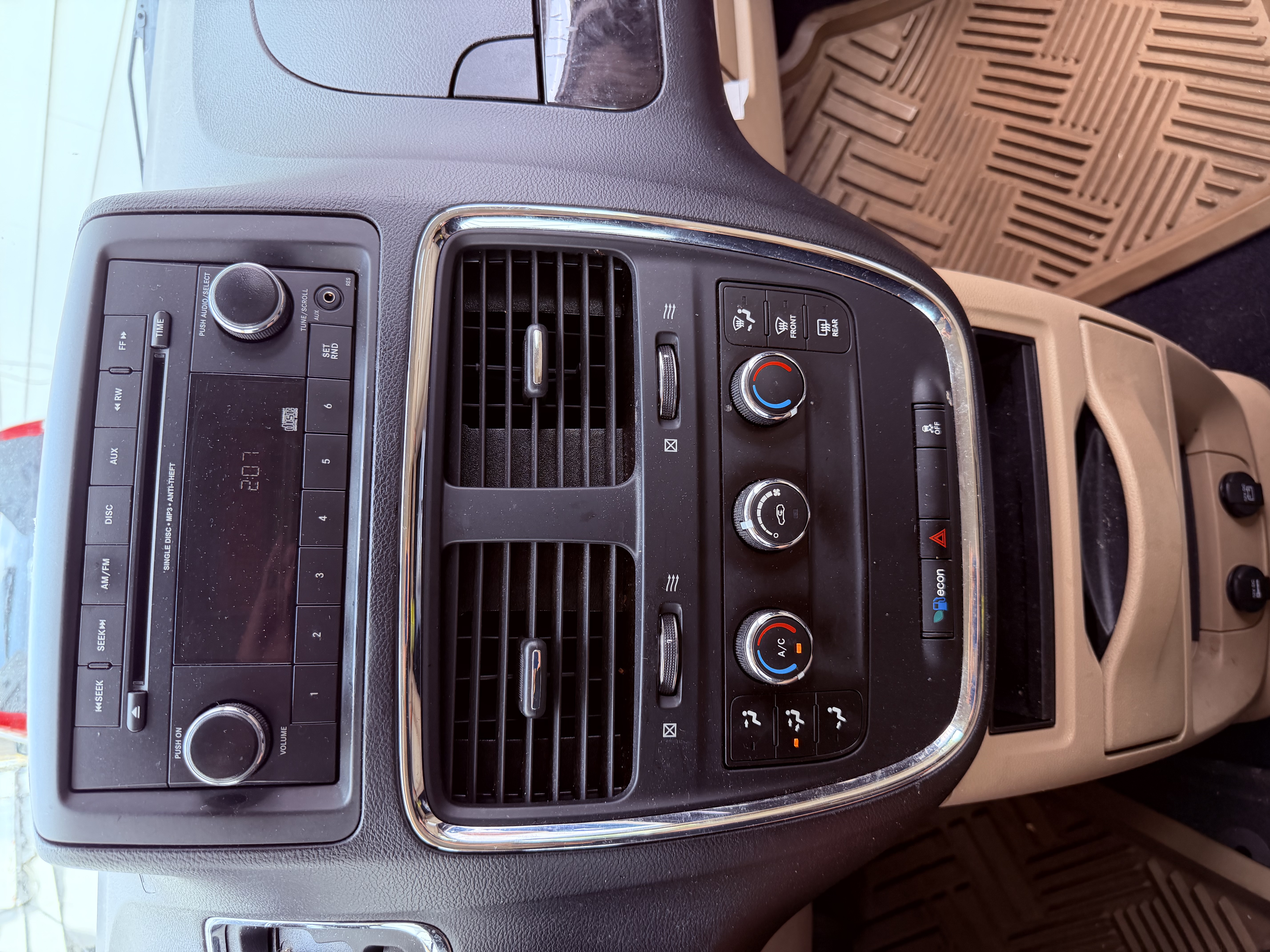 Used 2015 Dodge Grand Caravan American Value Package FWD image 13