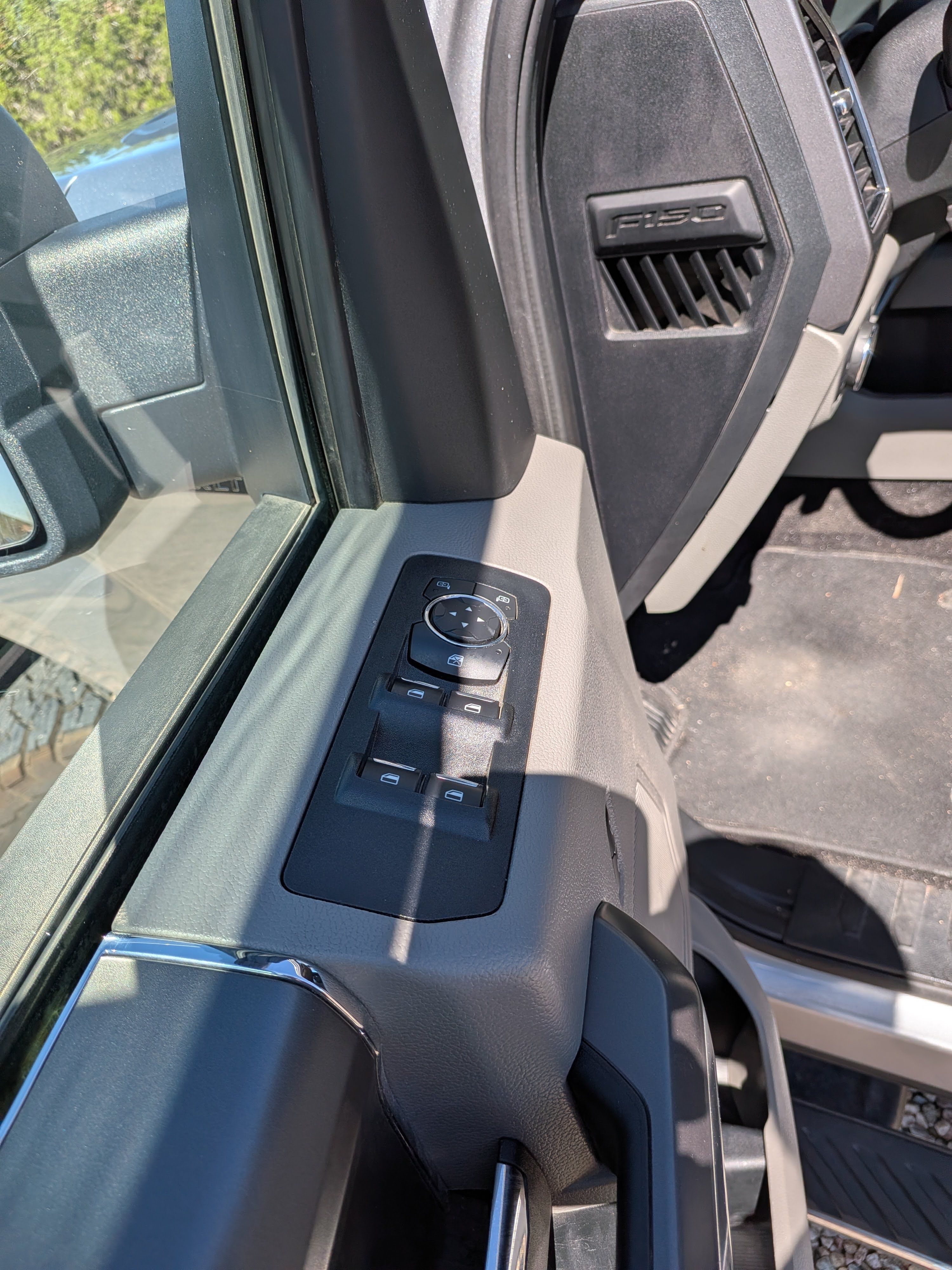 Used 2020 Ford F150 XLT w/ Equipment Group 302A Luxury AWD/4WD image 16