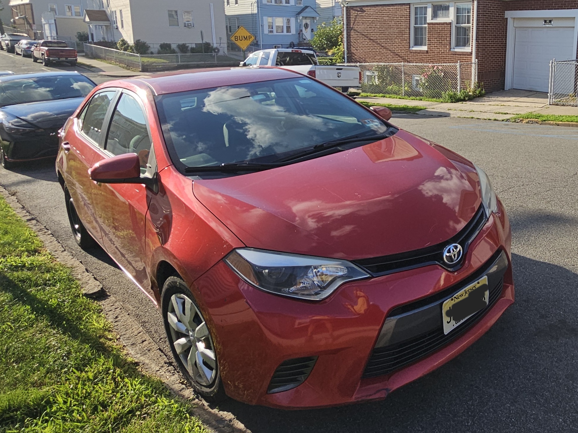 Used 2015 Toyota Corolla LE FWD image 1