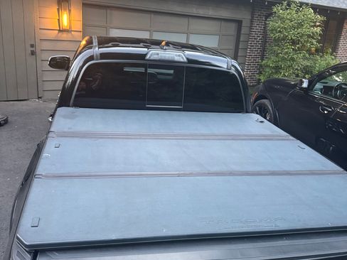 Used 2018 Toyota Tacoma Limited AWD/4WD image 11