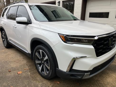 Used 2024 Honda Pilot Touring image 5