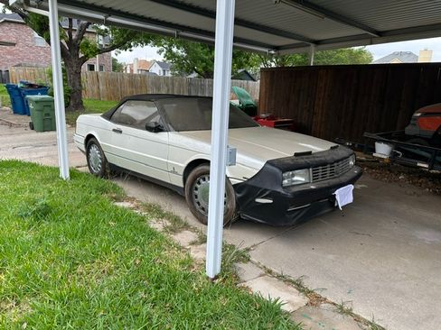 Used 1993 Cadillac Allante FWD image 4