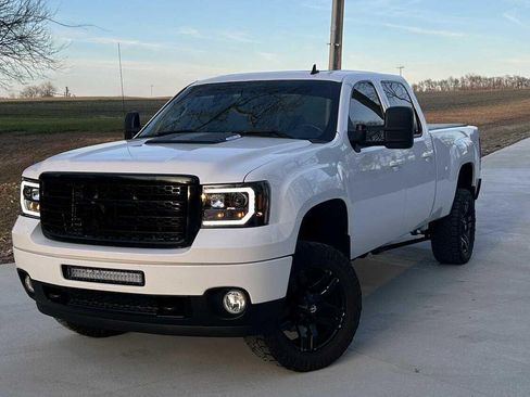 Used 2013 GMC Sierra 2500 Denali AWD/4WD image 1