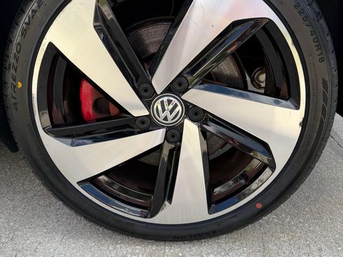 Used 2018 Volkswagen GTI SE FWD image 17