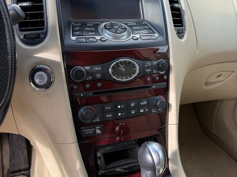 Used 2017 INFINITI QX50 2WD w/ Deluxe Touring Package image 17