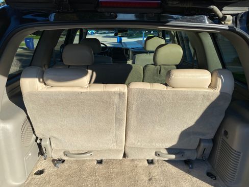 Used 2001 Chevrolet Tahoe LT w/ LT Preferred Equipment Group image 9