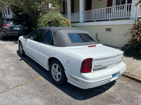 Used 1995 Oldsmobile Cutlass Supreme Convertible image 6