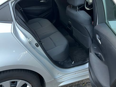 Used 2021 Toyota Corolla LE image 6
