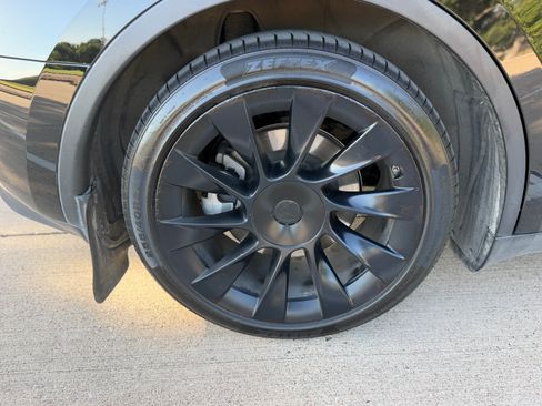 Used 2023 Tesla Model Y Long Range AWD/4WD image 14