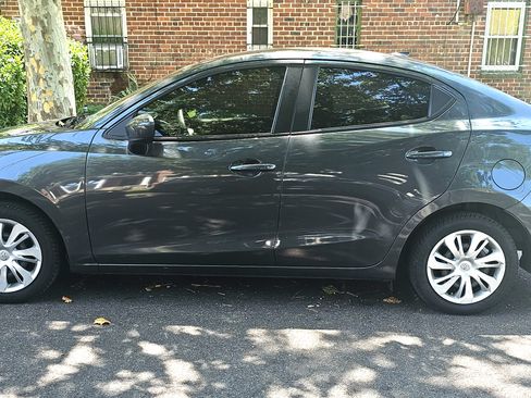 Used 2020 Toyota Yaris L FWD image 4