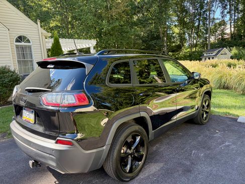 Used 2020 Jeep Cherokee Latitude Plus AWD/4WD image 6