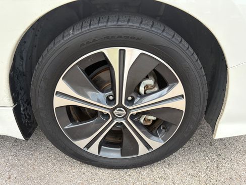 Used 2018 Nissan Leaf SL w/ SL Technology Package image 11