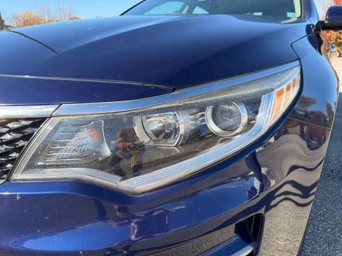 Used 2017 Kia Optima LX image 11