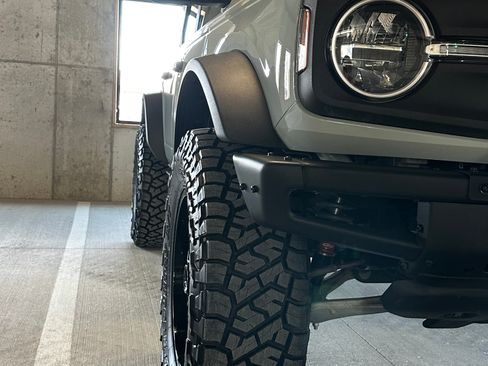 Used 2023 Ford Bronco Black Diamond w/ Sasquatch Package image 2