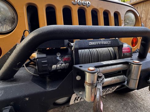 Used 2013 Jeep Wrangler Sport w/ Connectivity Group AWD/4WD image 6