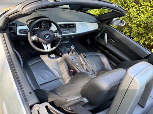 Used 2006 BMW Z4 3.0si RWD image 9