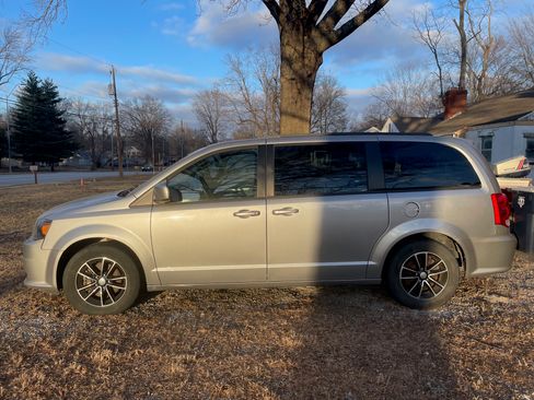 Used 2019 Dodge Grand Caravan GT image 4