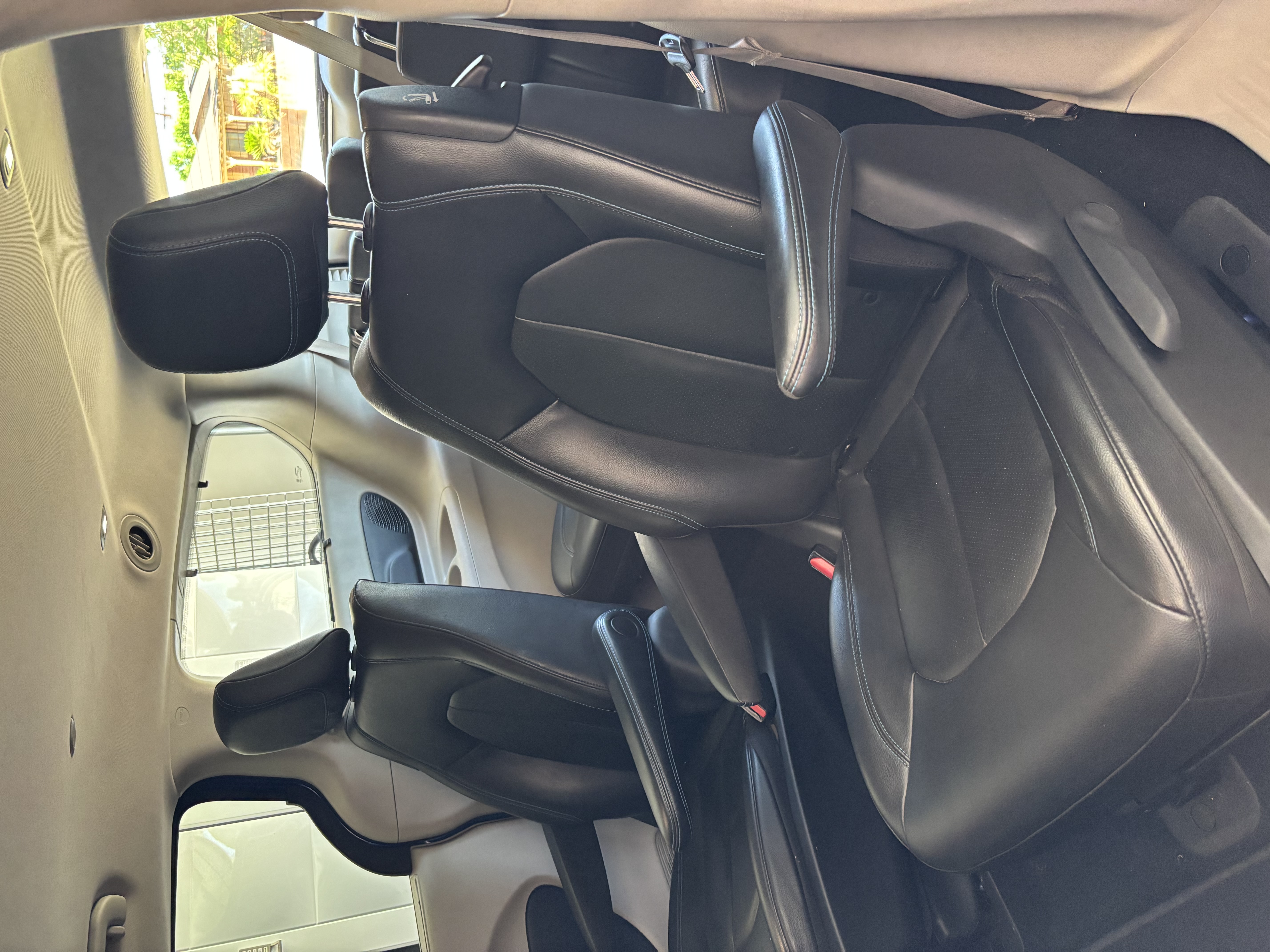 Used 2021 Chrysler Pacifica Touring-L FWD image 13