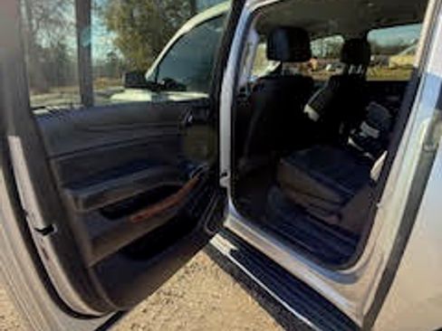 Used 2020 Chevrolet Suburban Premier image 19