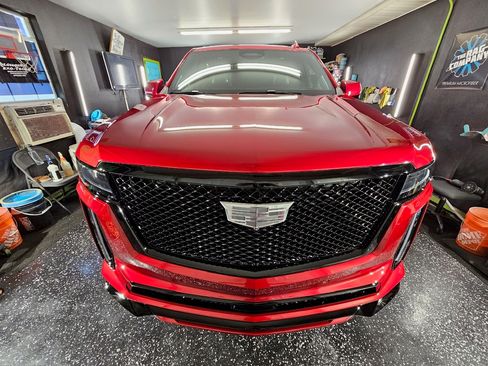 Used 2023 Cadillac Escalade V w/ LPO, ONYX Package image 4