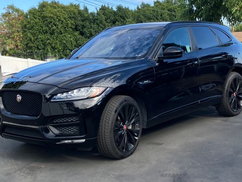 Used 2017 Jaguar F-PACE R-Sport image 1