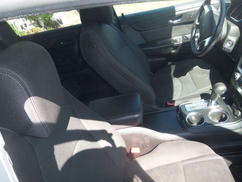 Used 2016 GMC Acadia SLE image 12