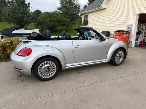 Used 2013 Volkswagen Beetle 2.5 FWD image 1