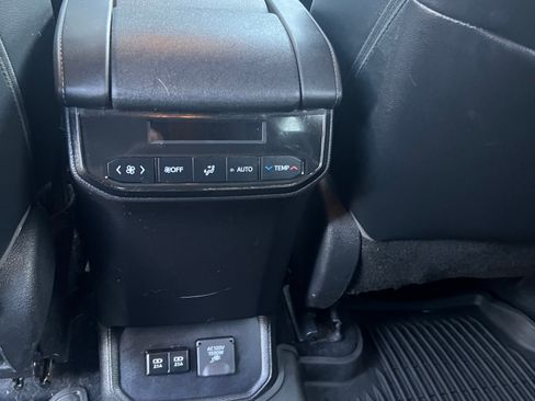 Used 2021 Toyota Highlander Limited AWD/4WD image 11