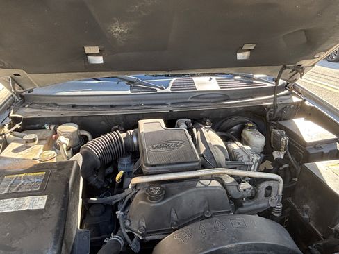 Used 2004 Buick Rainier CXL Plus w/ Sun And Satellite Package image 8