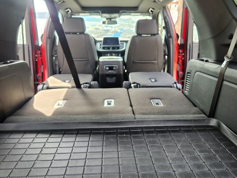 Used 2024 Chevrolet Suburban RST w/ Luxury Package image 9