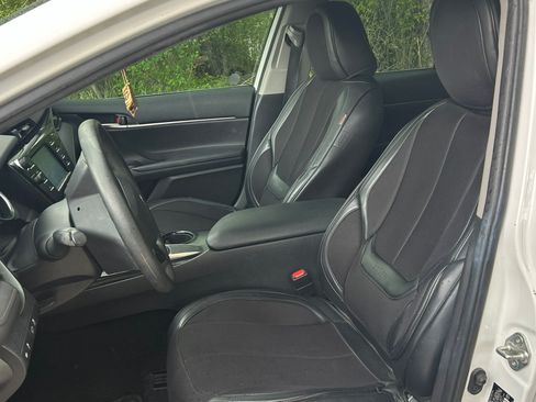 Used 2020 Toyota Camry LE image 6