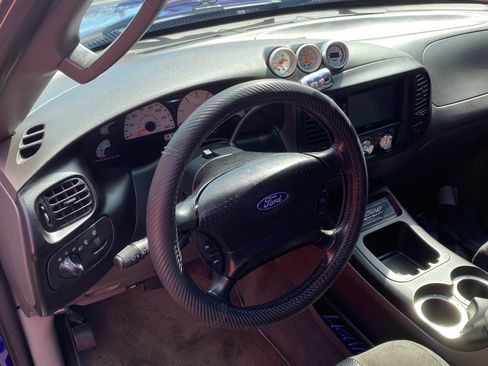 Used 2004 Ford F150 Lightning RWD image 10