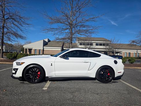 Used 2021 Ford Mustang Shelby GT500 w/ Technology Package image 12