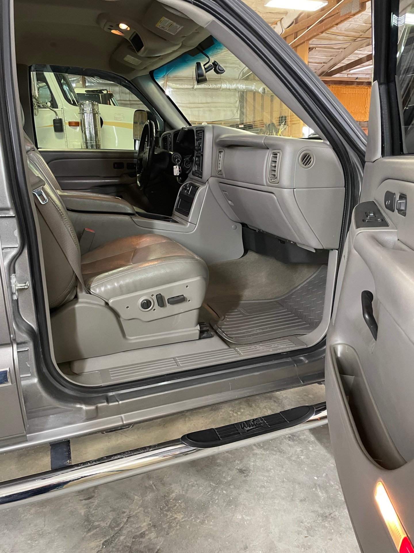 Used 2006 GMC Sierra 2500 SLT w/ Onstar Plus Package AWD/4WD image 13