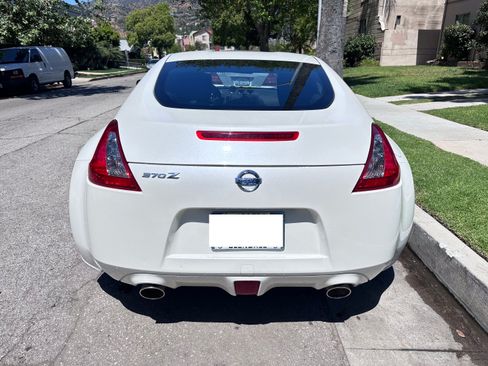 Used 2016 Nissan 370Z Coupe RWD image 5