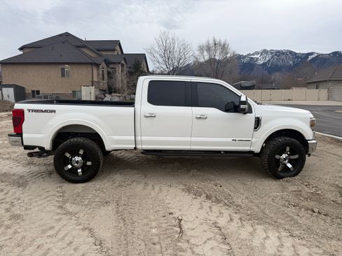 Used 2020 Ford F350 Lariat w/ Tremor Off-Road Package image 4