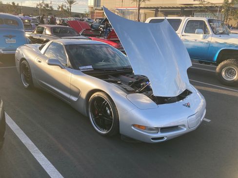 Used 1998 Chevrolet Corvette Coupe RWD image 8