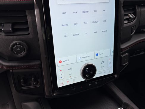 Used 2024 Ford Expedition Max Limited image 8