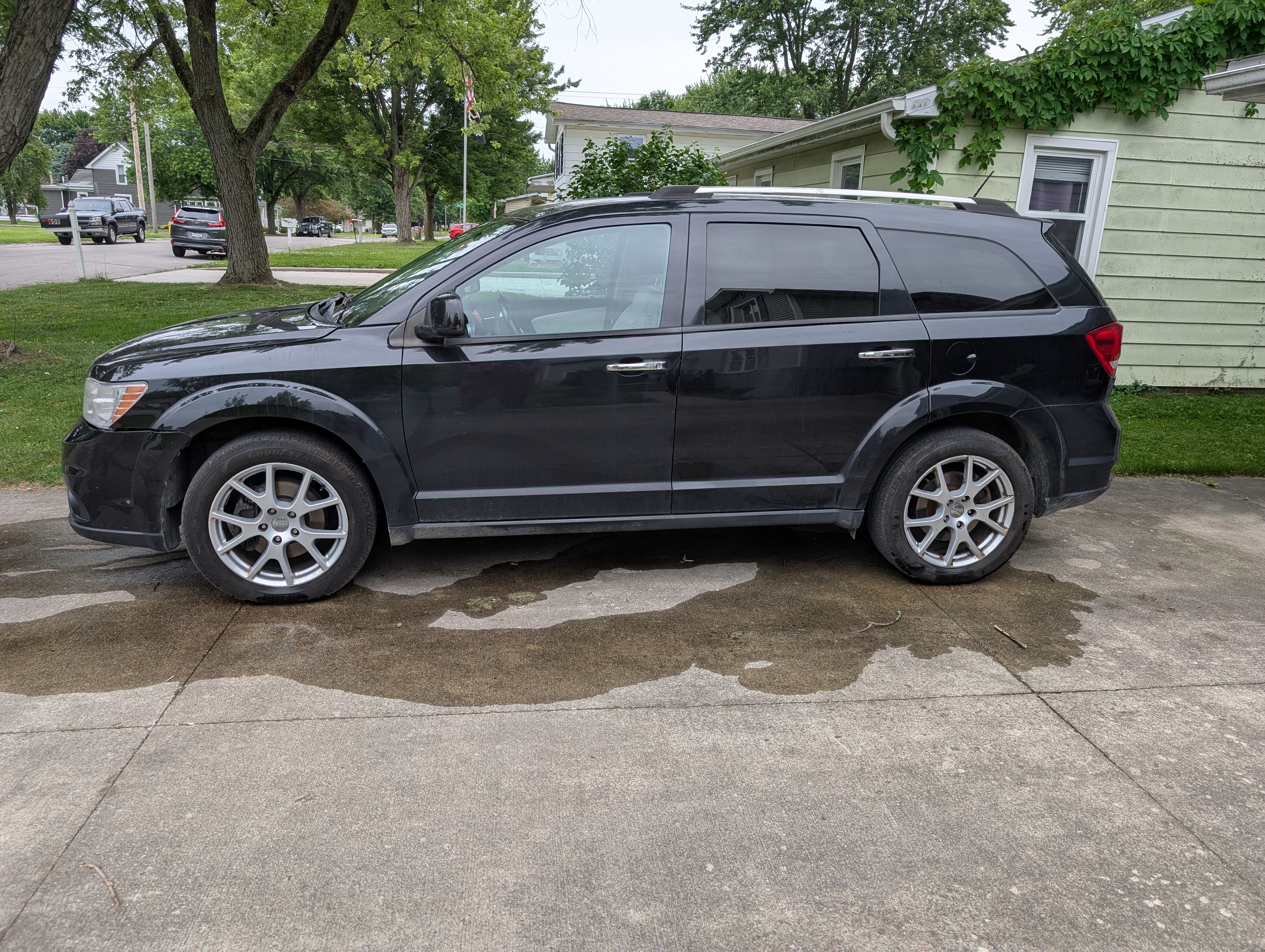 Used 2013 Dodge Journey Crew FWD image 1