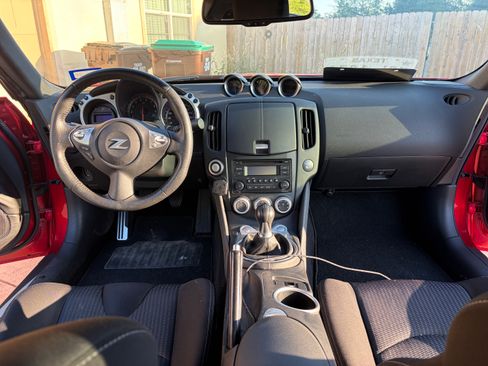 Used 2019 Nissan 370Z Coupe RWD image 11