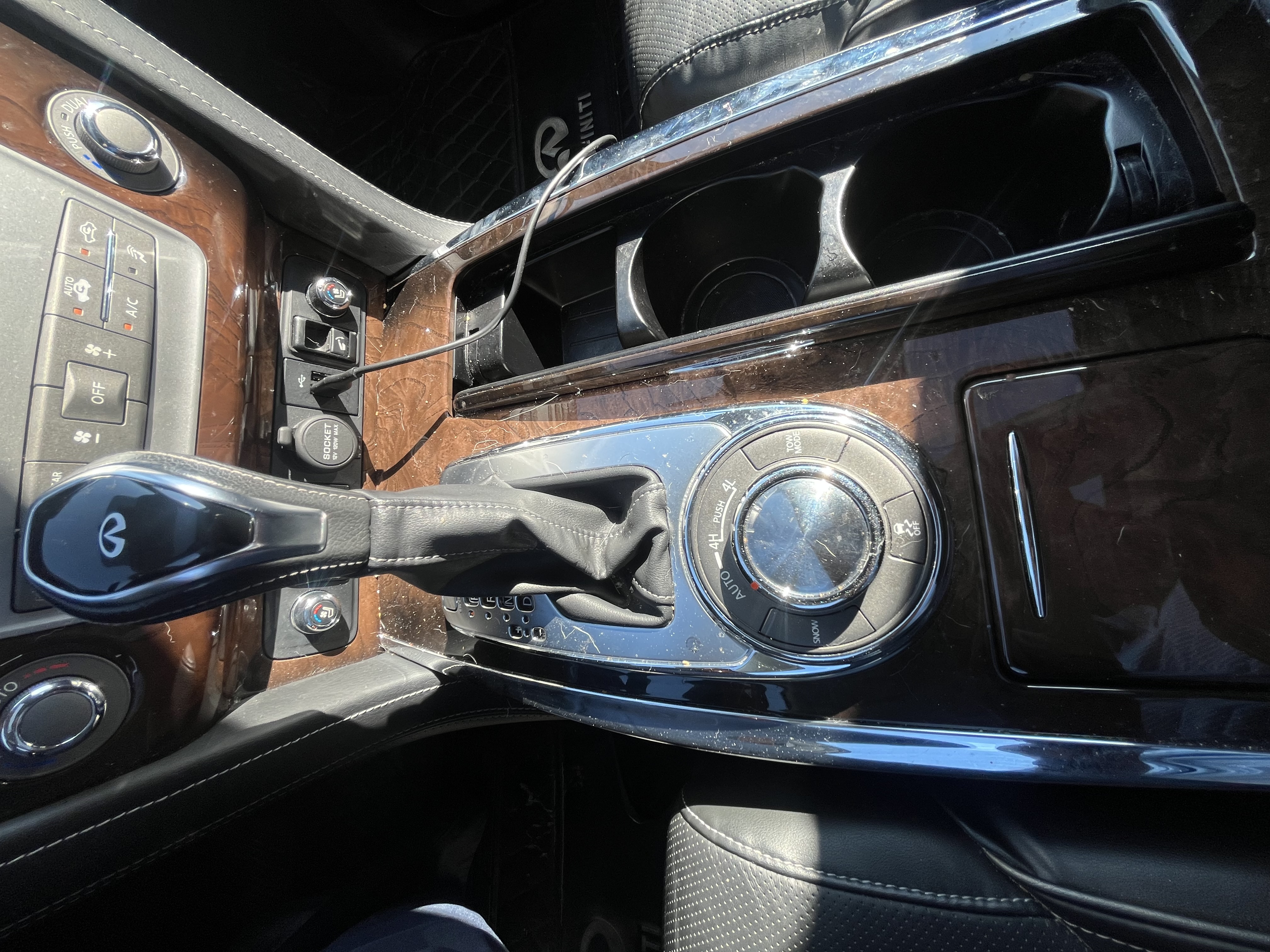 Used 2019 INFINITI QX80 Luxe AWD/4WD image 14