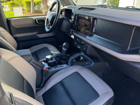 Used 2023 Ford Bronco Wildtrak image 10