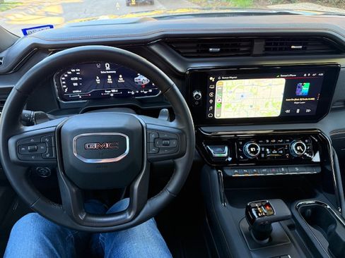 Used 2024 GMC Sierra 1500 AT4 w/ Technology Package image 10