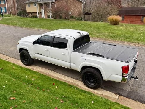 Used 2016 Toyota Tacoma SR5 image 4