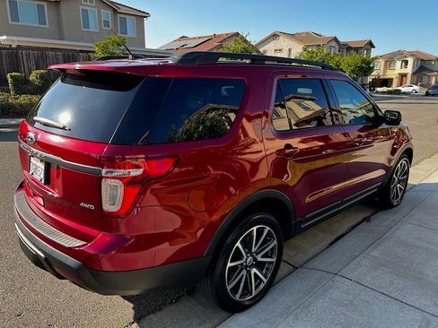 Used 2015 Ford Explorer XLT w/ Equipment Group 202A image 11